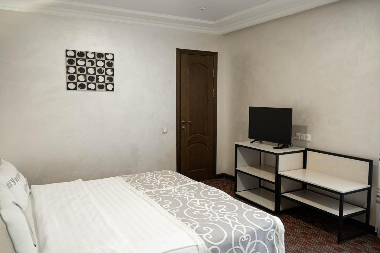 Uyutnyy Dom Hotell Taraz Eksteriør bilde