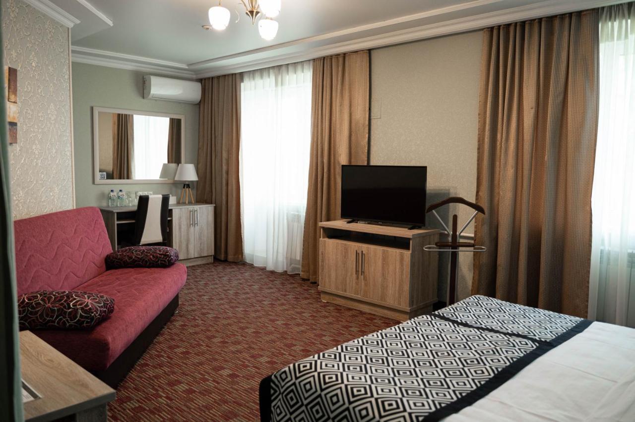 Uyutnyy Dom Hotell Taraz Eksteriør bilde
