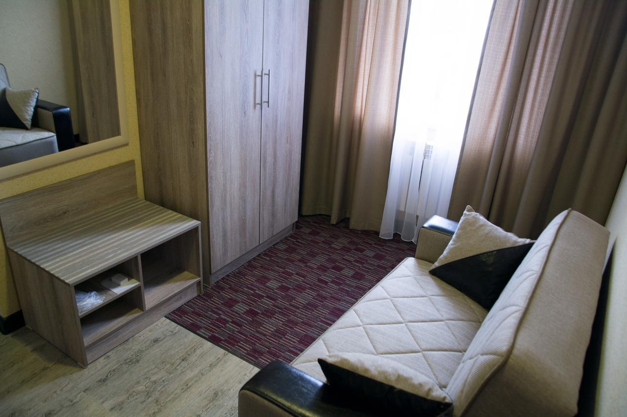 Uyutnyy Dom Hotell Taraz Eksteriør bilde