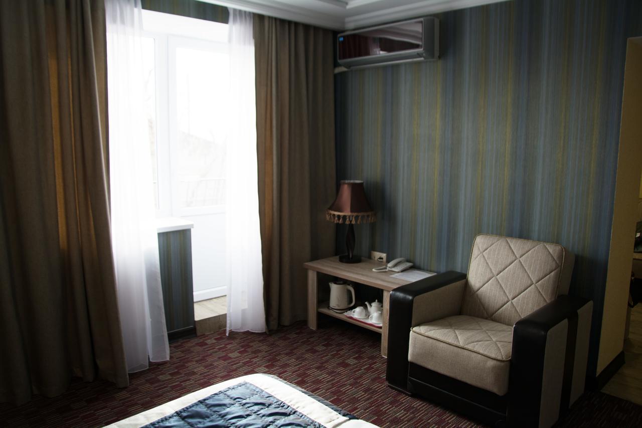 Uyutnyy Dom Hotell Taraz Eksteriør bilde